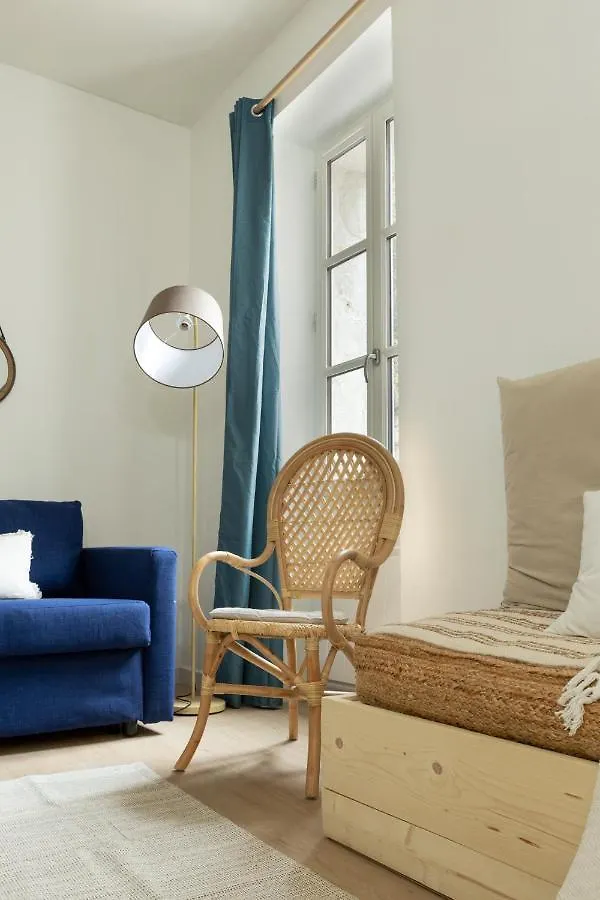 Charmant Studio Tres Bien Situe Aux Remparts Avignon France